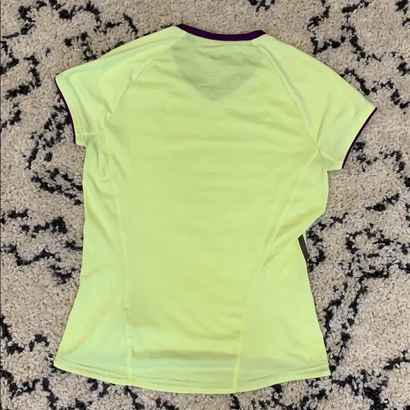 ⭐️ Adidas T-shirt - Picture 3 of 3